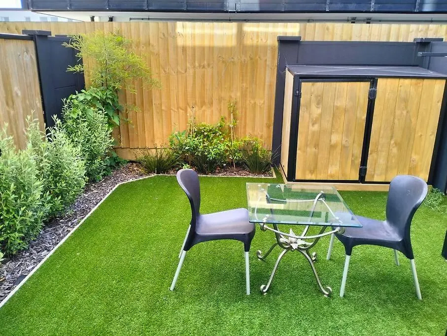 Cozy 2 Bed Cbd Retreat By Latimer Square Villa Christchurch Holiday home